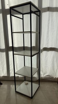 عندي هاي رفوف للبيع  ترهم للخزن وترهم ديكور  اني جنت حاطتها ويا دريسنك...