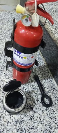مطفأة حريق مع قاعدتها مع منفضة سكائر مع مجر سحب أصليات للأستفسار على ا...