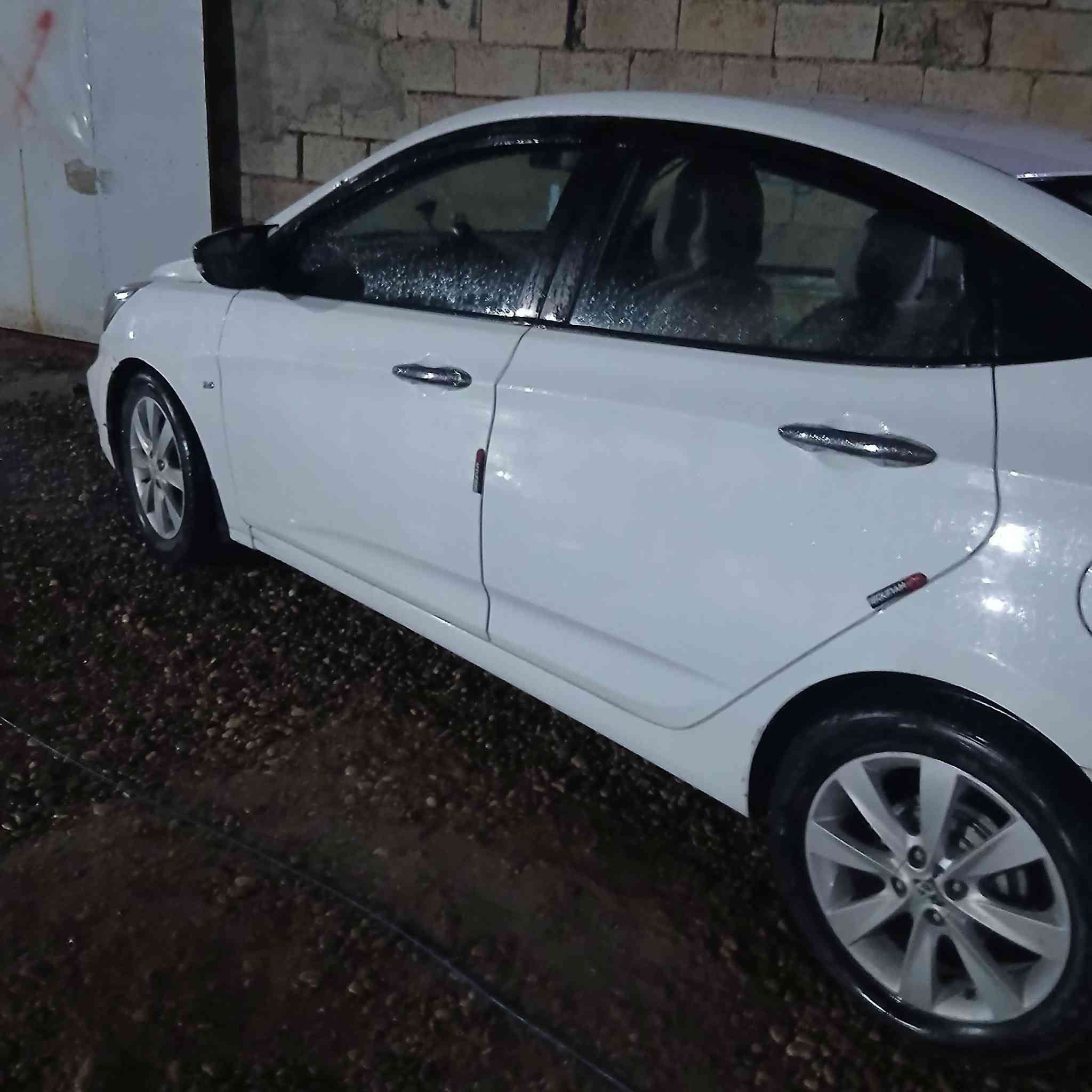 اكسنت 2013
موصفات عادي 
سقف خفيف حالوب
***********
سنويه جديد
بونيت بي كارت
كابون بانزين
سعر 104
بي مجال
