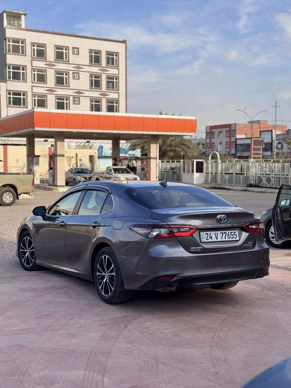 TOYOTA CAMRY 2023 LE HYBRID
تويوتا كامري 2023 LE هايبريد
***********
3 قطعه صبغ بدون دواخل بدون ايرباك 
سياره بجم و خلفي كبس
ربم و سنوي جديد
تحويل والغرامات بشرط
گير و محرك بشرط
سياره ماشيه / 65 الف 

 4T1C31AK9NU578927 رقم شاصي
