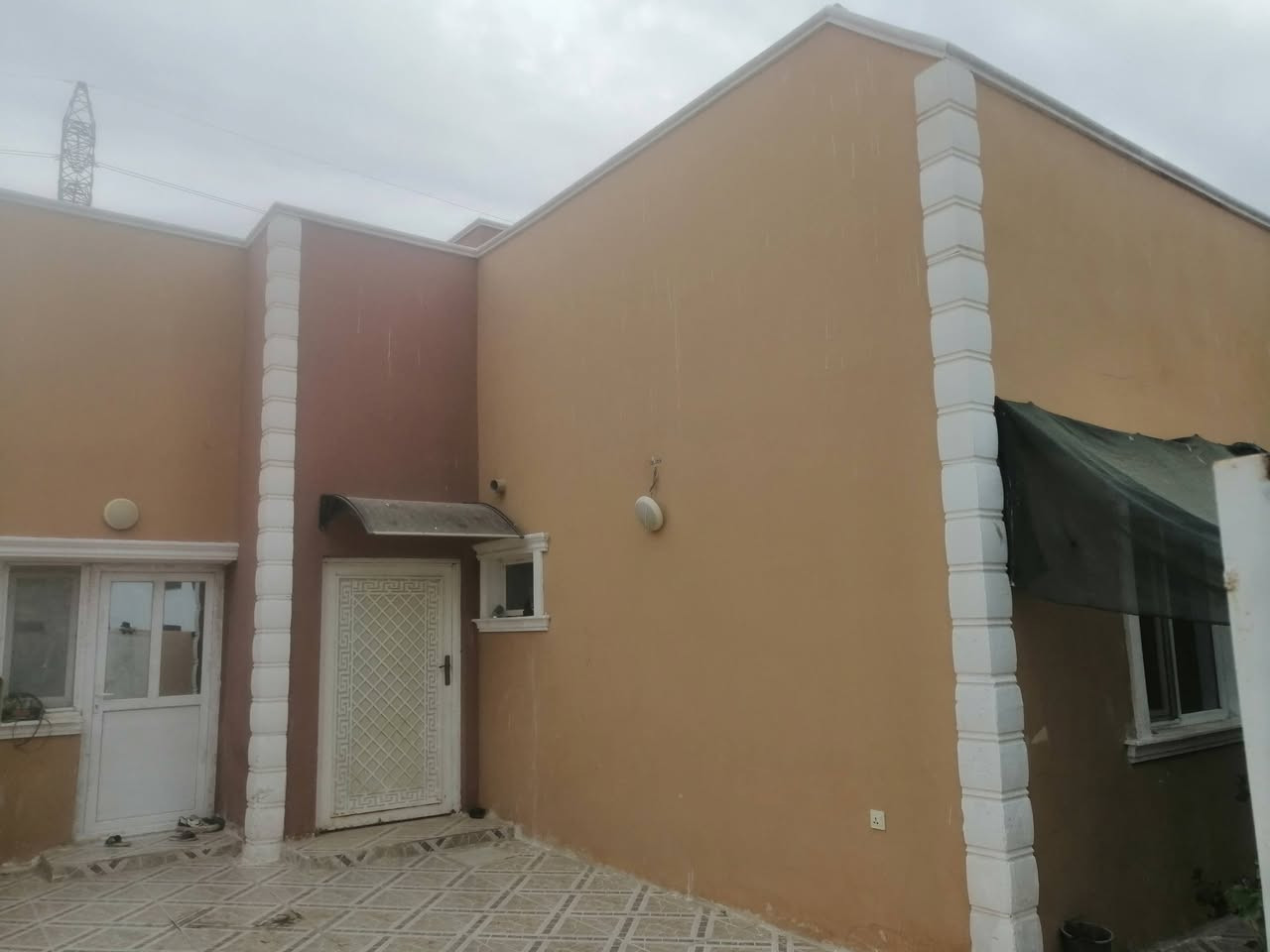 يوجد بيت للرهن في مجمع الزهراء السكني في الديوانيه مساحه 200 م الاستفسار الاتصال على الرقم***********
