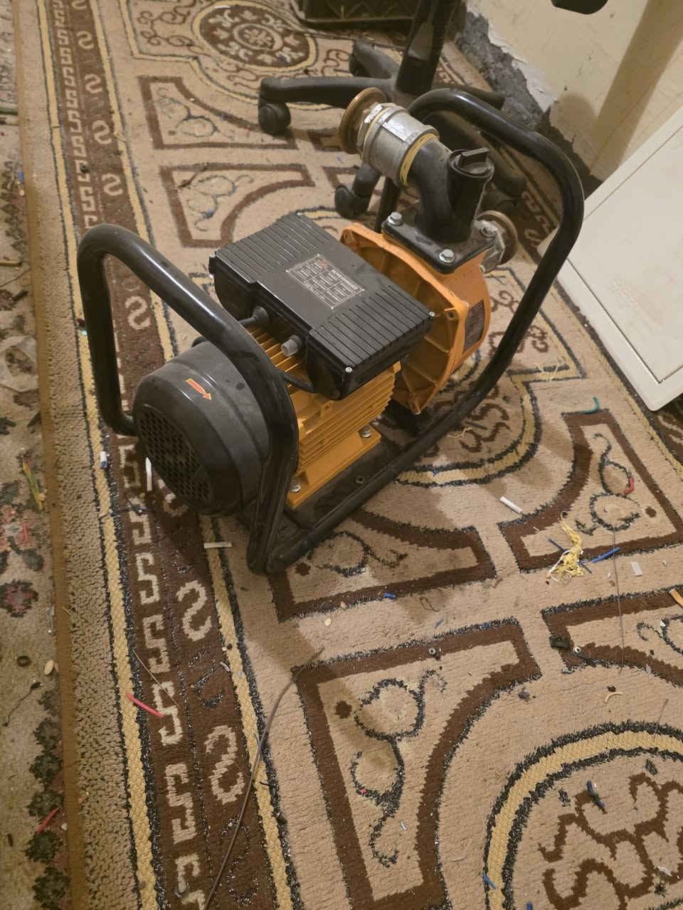 مولد كابوته 30 امبير شغاله  ع سلف نقص فقط باتري  سعر 700 الف  غطاس 2 انج كهربائي  سحب 2 انج  كلش قوي جديد غير مستحدم سعر 180  البصرة حيانيه  ***********
