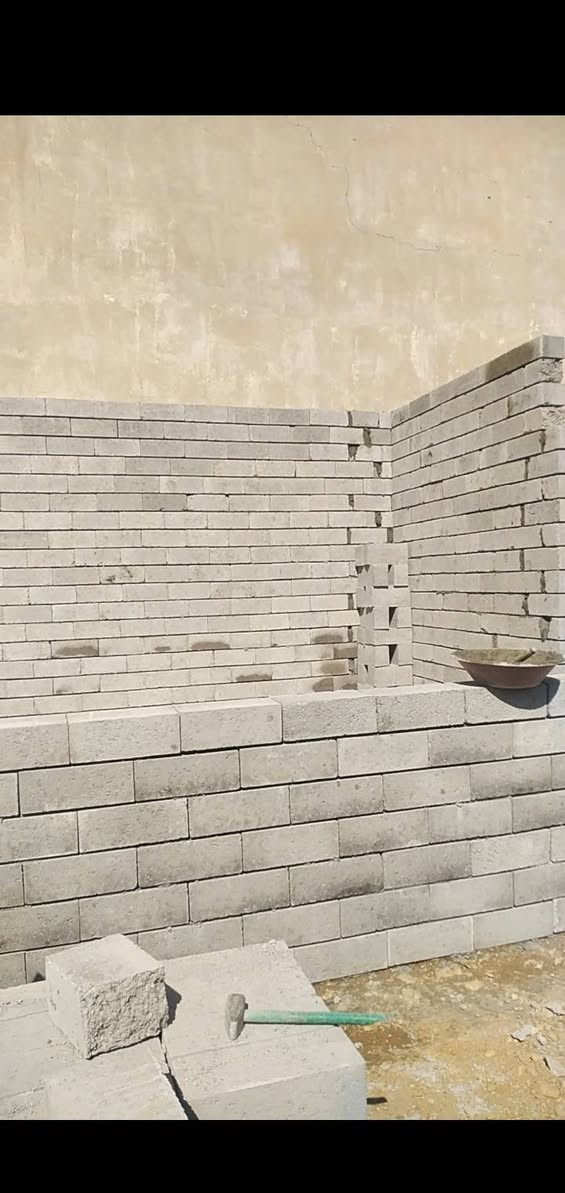 السلام عليكم اخواني إني بناء مال بلوك اللي يريد اشتغلوا باليوميه تريد بالالف وهذا رقمي موجود بالموصل) ***********) -( ***********
