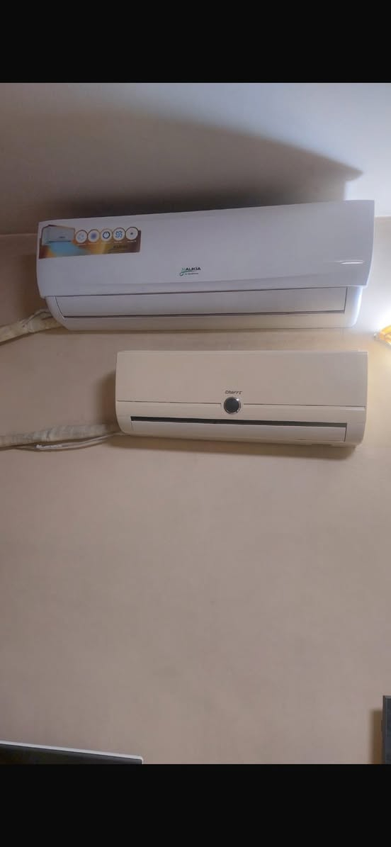 سبلت 2 طن ماركه هوكيا للبيع مستخدم نضيف جداً 
سبلت 1 طن كرافت مستخدم نضيف مع القطع الخارجيه 

ابيعهن ثنينهن السعر 650 الف 
بغداد/
***********
