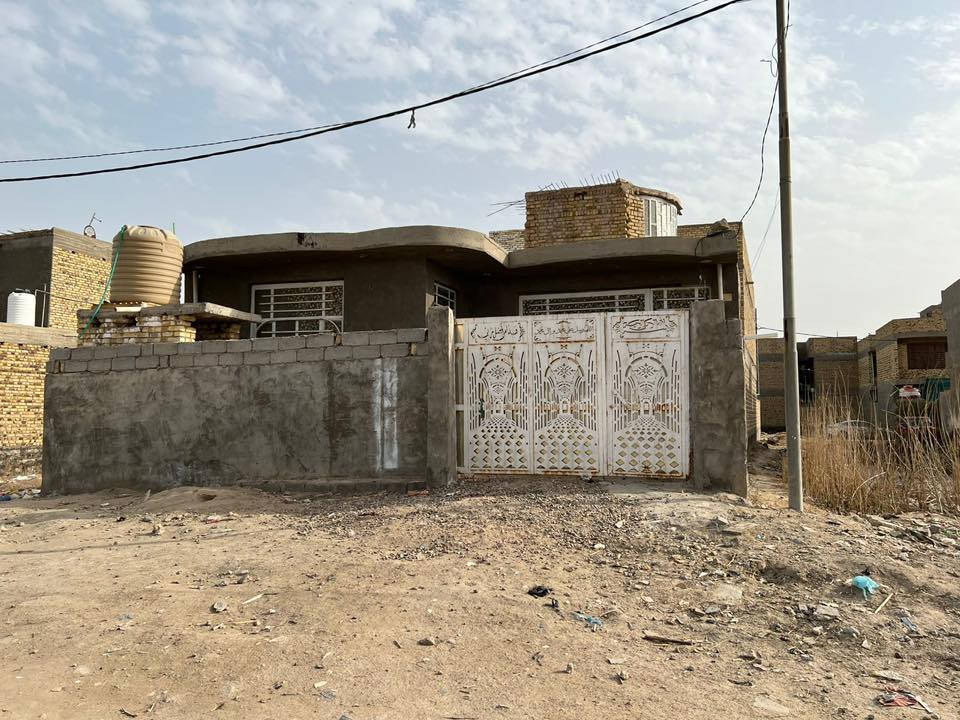 بيت للبيع (مكلف بالنشر)
الموقع: (حله الوردية خارج شارع المركز)

المساحة: (200) طابو صرف

البيت نظيف

مناسب للسكن العائلي والمنطقة هدوء ..

📞 للاستفسار والاتصال: ***********
