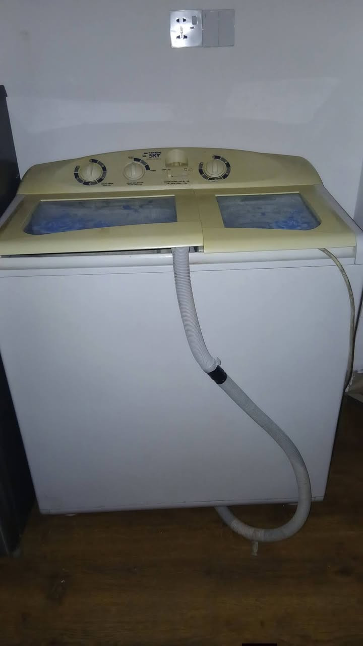 اثنينهم ب ٨٠ الف شرط البراد ثلج ونضيف  الغسالة حاله جيدآ جدا الغسالة الماطور مال غسل ثكيل ***********7
