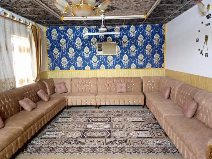 بيت 🏡للبيع🏡
المساحة..الكلية 500 متر
الموقع البدعية 
للبيع🏠 اوللمراوس 
البيت فول امفول حديقة عدد 2 امام البيت وخلف البيت واحده للضيوف وحديقة لل بيت 🏠 
مع بابين لدخول البيت باب لي استقبال الضيوف في واجهة اليبت وباب خلفي للسيارت
مع كراج يتسع لي سيارتين 🚘🚘
مكون البيت من 3غرف نوم 
في كل غرفه نوم حمام داخلي 🏠
مع مطبخ حار ومطبخ بارد
ومكون من حمامات
داخليه وخارجيه 
مكون من ديوانيه
و استقبأل وموزع 
منطقة سياحية
يتواجد هذا البيت بين نهر دجله والاسحاقي و حولكم بساتين وحقول اسماك والماء فول  وكل هاذا بسعر
السعر مناسب جداً أو بي مجال
للاستفسار الاتصال على رقم***********
