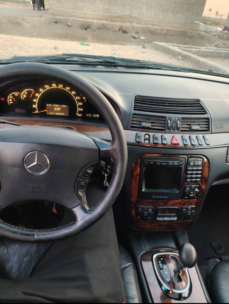 للبيع...... مارسيدس غواصه حجم 320 وارد ياباني موديل 2002 اصل سياره مكفوله من ضربه مكينه وكير جدد كفاله حداديه جديده كهربائيات شركة باتري جديد تخم تاير رقم كركوك قرار 48 سياره مسجله ملسق وسنويه راعيها بلنجف يسويلك وكاله يعني فقط وكاله السعر مناسب خابرني وبيك خير ودلل هذا رقمي *********** واتساب مكاني نجف مشخاب ترهم مراوس حسب القناعه
