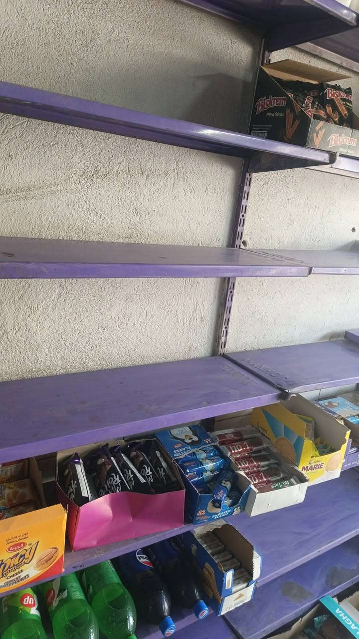 سلاام عليكم متوفر رفوف جدارية  عدد ٤٥ مع قاعده كامله مستخدمة أسعار مناسبة و سلات جبس جديدقليل مستعمله  عنوان بغداد الحريه   انتصل  ***********
