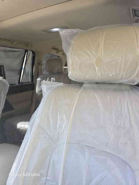 موديل ٢٠١٩. نظيفة جداً  اللون أسود  رقم أربيل 

عداد المسافة :١٢٠ الف كيلو متر حقيقي قابل للزيادة 

فول مواصفات 1/1 

مكان السيارة كربلاء المقدسة 

المواصفات 

1- فتحة سقف

2- خمس بصمات 

3- كراسي كهرباء ٣دكم

4- كشنات جلد

5 - ثلات شاشات 

6- دفع رباعي 

7- جنطة كهرباء ( جكات )

8 - تحكم ستيرن جهتين

9 - مري شفط  وقلاب مع الرجوع 

10 - تشغيل عن بعد 

11 - اشاير ترحيب

12 - مرآة داخلية أوتو دم

13 - حساسات امامي وخلفي 

14 - شاحن لاسلكي( واير ليس ) 

15 -  8 ايرباك 

16 - دبل ماوس 

17 -  كاميرا خلفية 

18 - طفاية 

19 - ثلاجة 

20 - لايت أوتو زنون كشافات

21 - كروز مثبت سرعة 

22 - تحكم كهربائي بلمري 

23 - ويل كب كروم حجم 20

24 -حجم المحرك: 6 سلندر

25 - نظام EST 2nd

26 - نظام ABS

27 - زراكات لايت

28- تحكم الجام كل الأبواب أوتو 

29-دوسات ليزريه علامة لاندكروز :

السياره احله من الصور بالحقيقه 

ملاحظة // السيارة كفالة عامة من جميع النواحي 

وشرط  الفحص ما عدا بارد صغير في الجاملغ الامامي ✅  

جديدة بمعنى الكلمه شرط تراي زيرو  تخم تاير حدادية تبريد جاهزة من كلشي مابيها اي نقص وبالعافية ع تكون من نصيبه 🔥 

🟩 السعر المطلوب ( ٥٤٠ $ )  🔐                  

لاستفسار الاتصال ع الرقم *********** 📲📲
