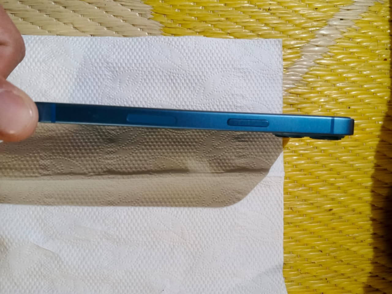 شلونكم يابه ايفون 13 عادي ذاكره 128 بطاريه 77 نموذج m مكفول من ناحيه الصيانه وكلشي مراوس او بيع وشكرا


**إذا كنت صاحب هذا الإعلان وتريد حذفه لأي سبب، رجاءا أرسل رسالة إلى الدعم الفني**