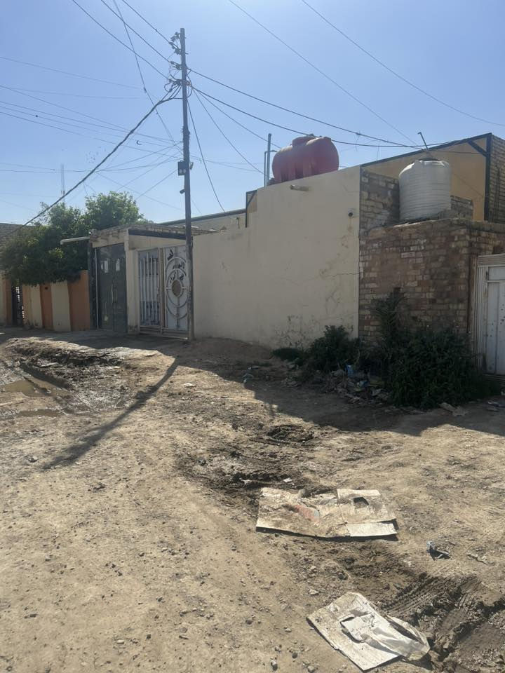 السلام عليكم ورحمة وبركاته بيت طابو صرف مساحه 220 متر يتكون البيت عن غرفتين نوم وستقبال وغرفتين نوم فوك وحده كامله وحده بعده سعر البيت 85 مليون بي مجال قليل مكان البيت الحمزه الغربي بل الباشيه قريب على محلات بيت ابو راسم رقم الهاتف ***********
