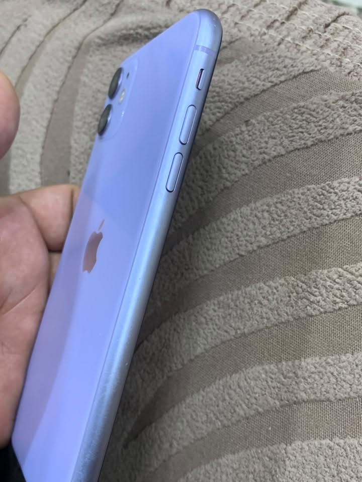 السلام عليكم 
ايفون 11
يخبل الجهاز 
بس بطاريه 
مبدله 
فيس إيدي متوقف 

ذاكره 128 
بطاريه 99 
السعر 155 / 
الهاتف / *********** متواجد وتساب اتصال فقط
