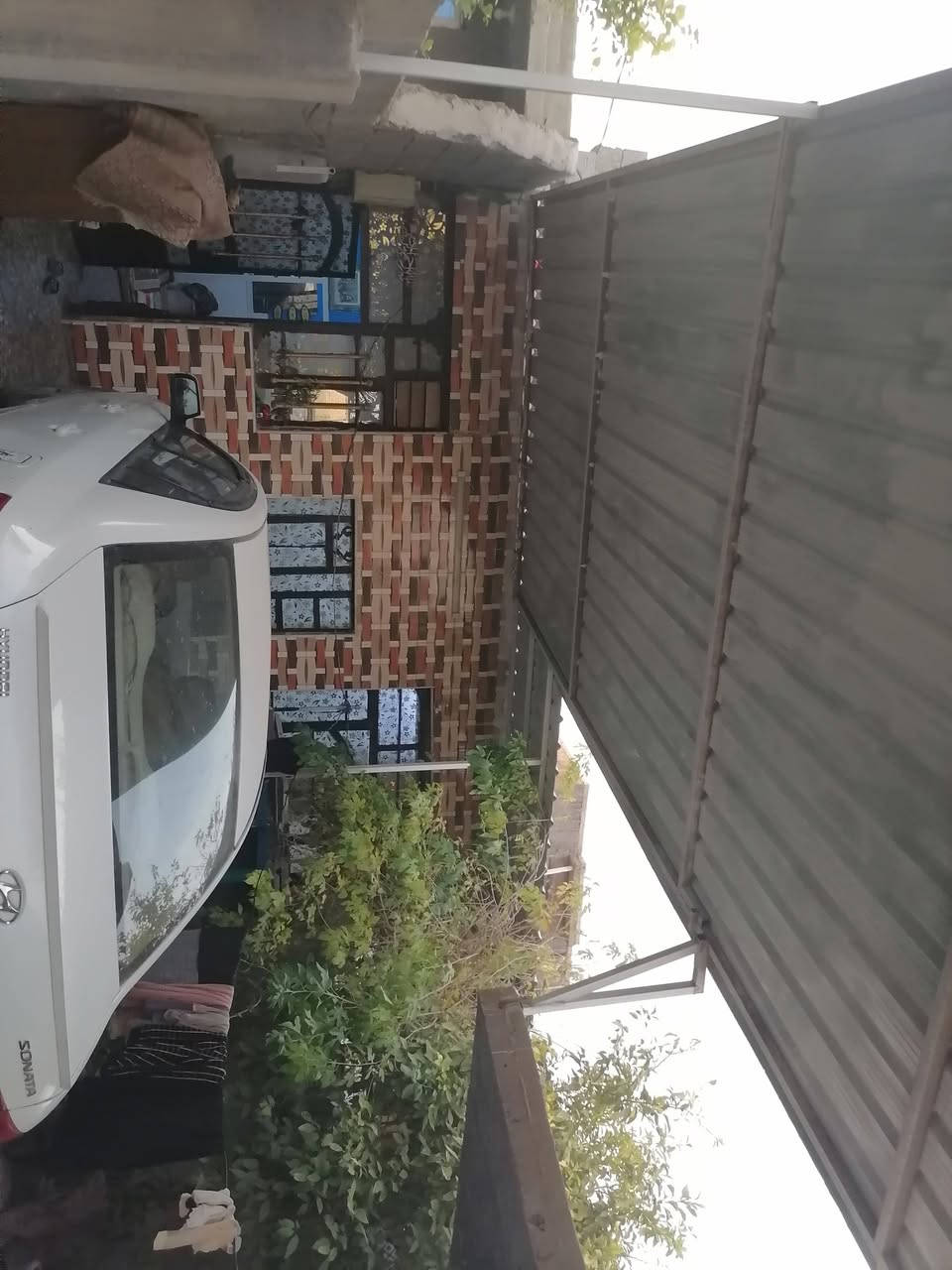 بيت للبيع ملحق حي المثنى يحتوي على غرفه وصاله واستقبال ومطبخ
استقبال 7*4
غرفه ٤ ونص *٤ونص
صاله ٧*٣
مطبخ ٦*٢
حمام خارجي
حمام داخلي 
كله ديكورات وسقوف ثانوي
كله سيراميك وكاشي 
معامله بالبلديه
كهرباء ومي وتبليط بالباب
٥٥ وبي مجال حك الجيه *********** ابو كرار
