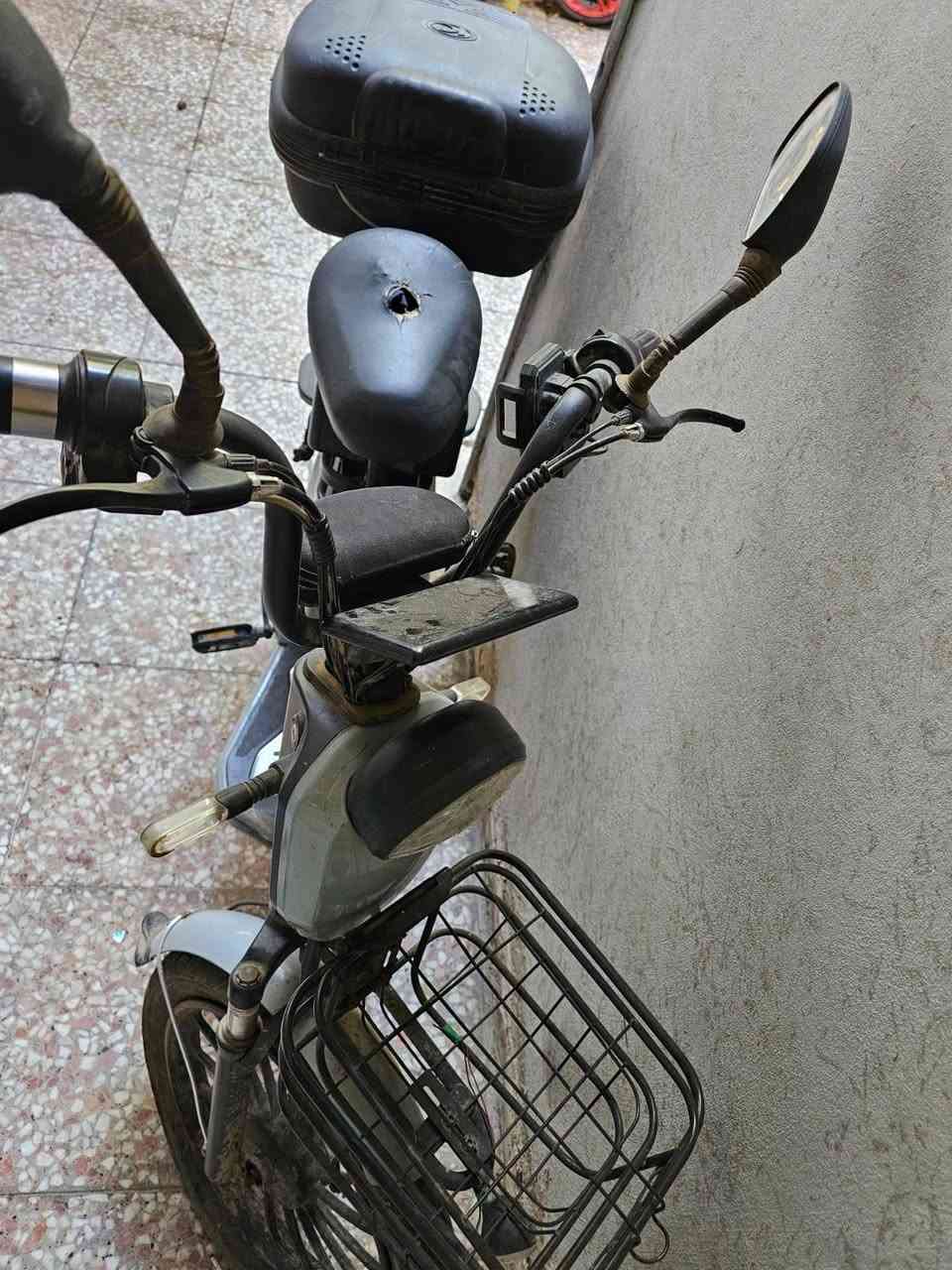 سلام عليكم
درجه شحن للبيع بعدها جديده الدراجه بس بيها بنجر باتريات جديده وحلوه ب250 وبيها مجال
*********** لتواصل
العنوان بغداد الكاظميه
