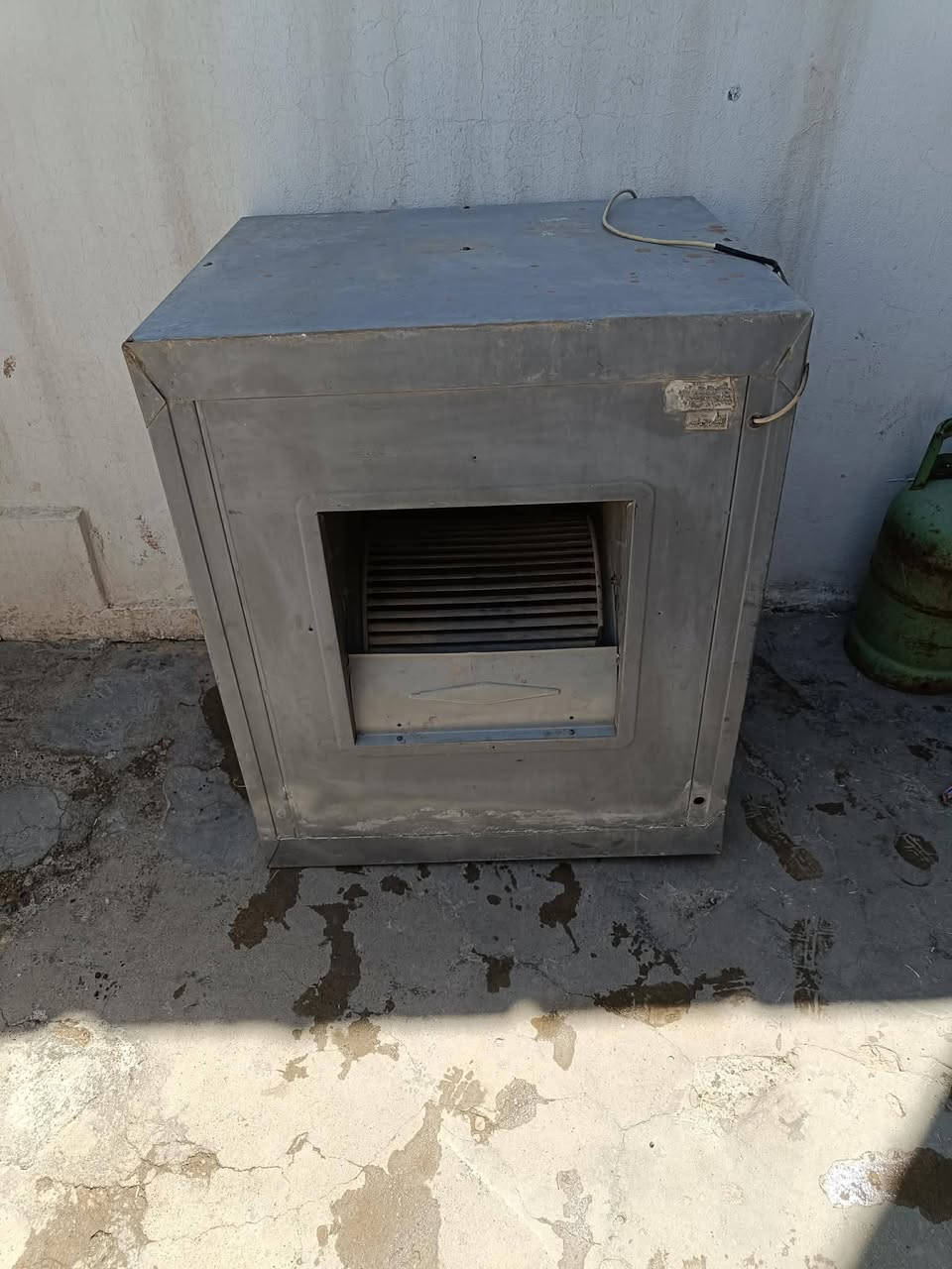 موبەڕیدە 3ونیو مانتۆڕ بیلادی نرخی 100 هەزار ڕەقەم تەلەفۆن ***********
