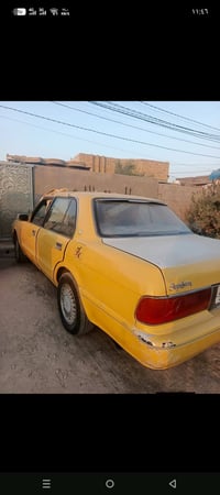 ارنب البيع مديل 2000 مصفراه هيه وغرمات  خطها .كوت .ناصريه  سياراه جديد...