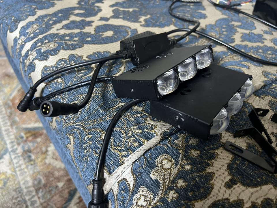 اسمه كشاف الهبة قطعتين ينشد بل فتحات مال شباج ابيض اصفر فيدرالي مشتت حرارة امريكي الصنع كشاف لحد 600 متر اناره نهار يربط عالي ناصي وكشاف ضباب قواعد تثبيت بي او حصر بل شباج ***********
