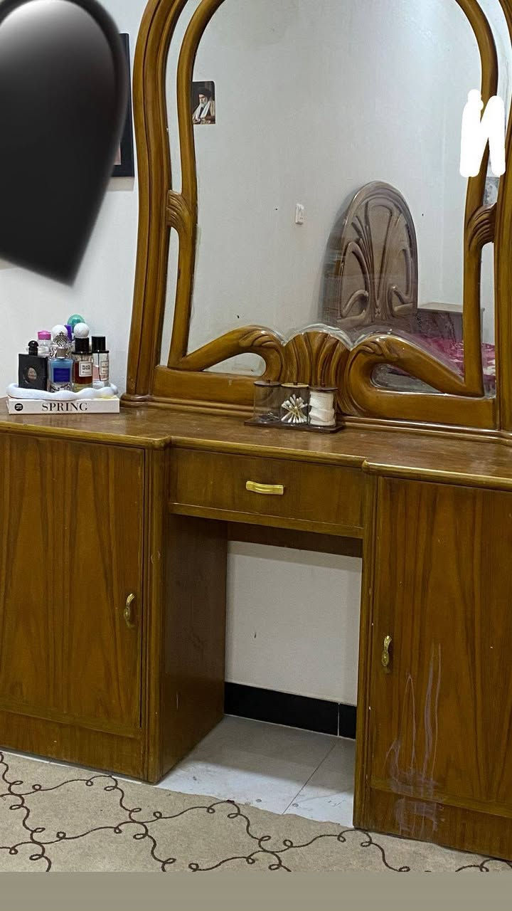 السلام عليكم عندي هي الغرف للبيع صاج وجه وكفه سعر٦٠٠ كلش نضيفه ***********
