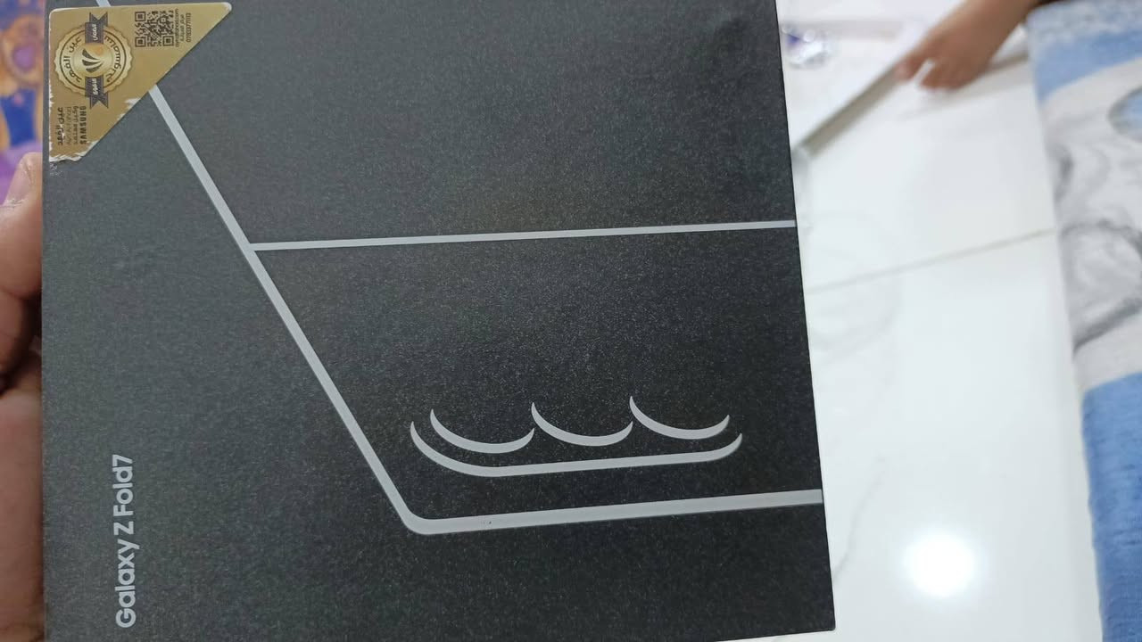 كلاكسي Z fold 7 شرق اوسط خطين جهاز مامسخدم بس مفتوح من لكارتونه جديد  نضافه 100٪ عين الفهد ضمان مكاني بغداد حي اور ***********
