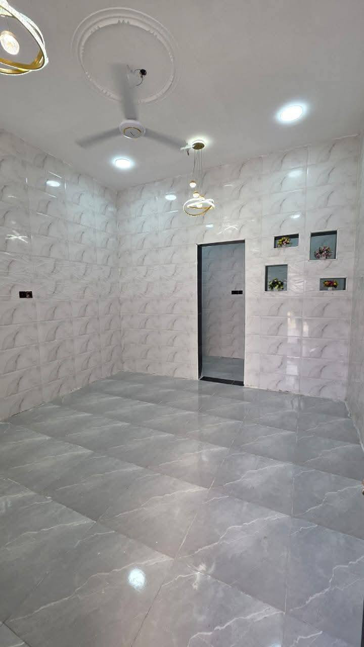 بيت طابو زراعي عراقي ابو خصيب كوت ثواني قريب على شارع الفك ريسي المساح البيت ٢٠٠متر يحتوي على قرفتين وصاله ومطبخ ستقبال وحمام ومدخل حمام خرجي فارغ سكن السعر ١٢٠مليون وبي مجال اتصل ***********
