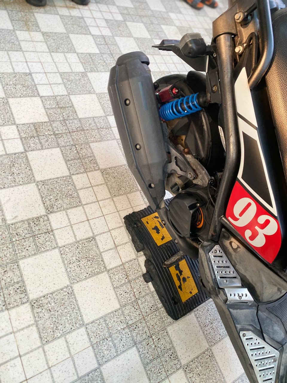 سلام عليكم دراجه سكنس جبلي للبيع سعر 950اوبيه مجال مكاني واسط قضاء الزبيديه او مراوس  بنامه الستفسار خاص او على الرقم ***********
