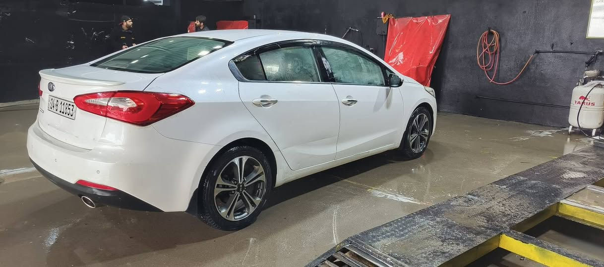 السلام عليكم 
كيا سيراتو 2014 خليجي محرك 16 دوش كير ومكينه مامفتوح رقم دهوك (بااسمي) هزه ورقم وسنويه جديد 
ماشي 239 الف
قطعيتين تبريد ثلج
3 كير شفتات
مري شفط
تنته اسلايد
حساسات امامي خلفي
مانع انزلاق
5 ويل كب
سياره فول عدا البصمه
*********** 
‏‪***********‬‏
مكاني دوميز دهوك 
الضرر فقط ملاحضات مرفوق مع الصور
