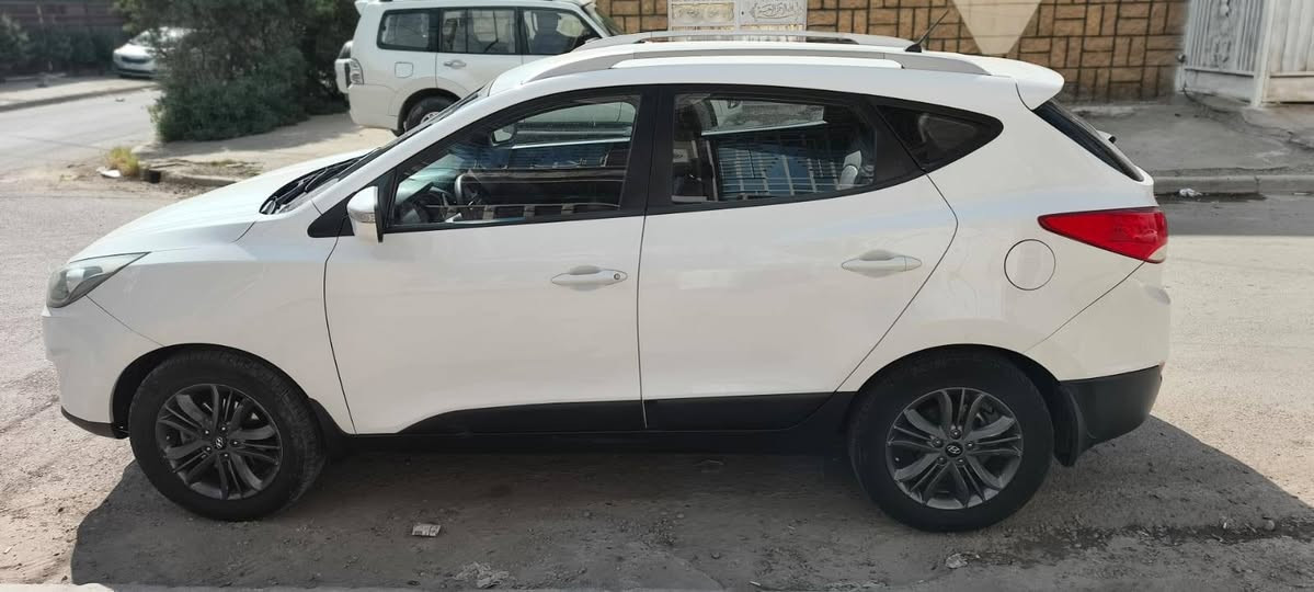 توسان 15 رقم بغداد دولي بسمي خليجي مكفوله  محرك  2000 دوش ع شركه ما مفتوح  مكاني بغداد حي العدل السعر 153 و مجالهه بصيط ***********
