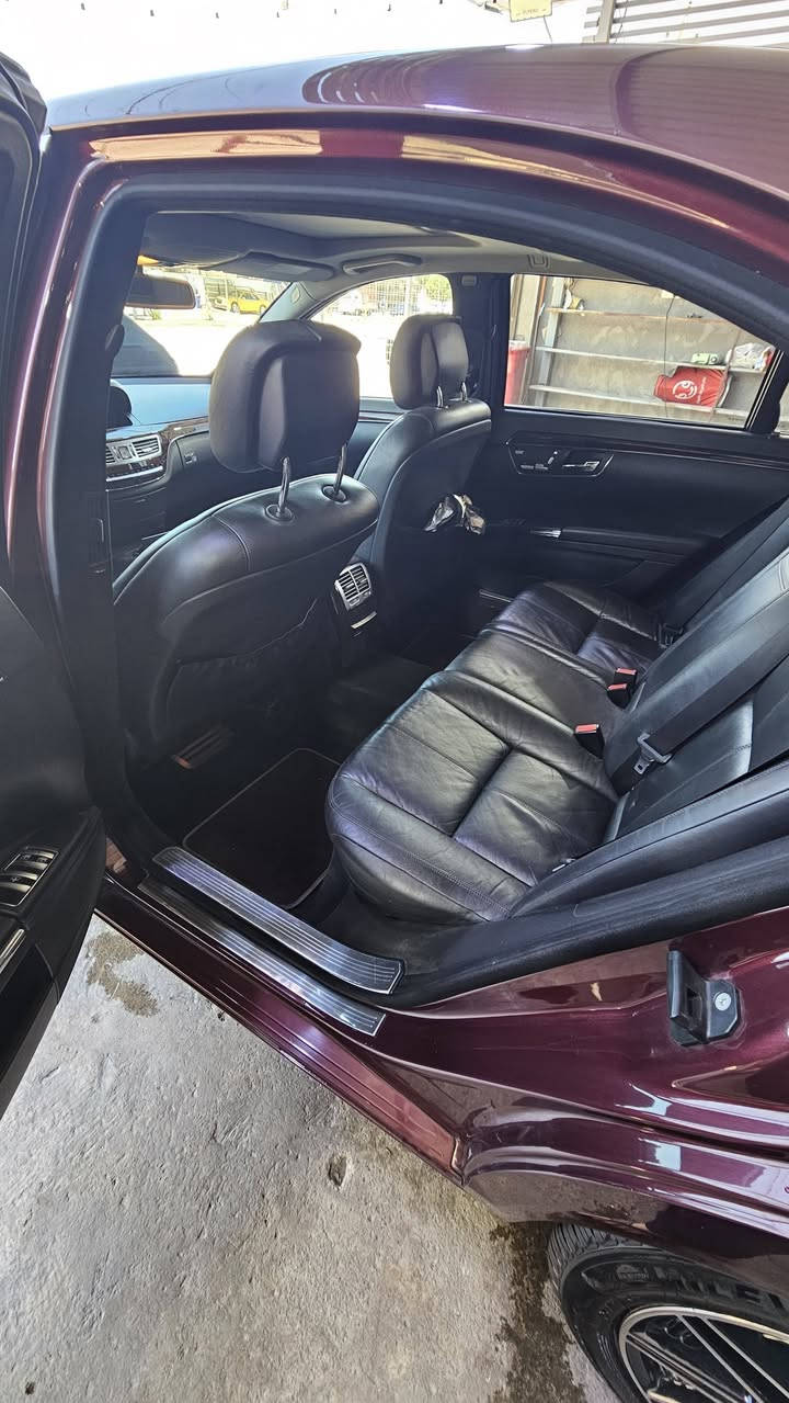 مارسيدس s500 2006للبيع
4 بيبان شفط 

جنطه شفط 

5 بردات 

السيارة جكات تصعد وتنزل 

وارد ياباني 

مكفولة من الضربة 

مكينه 5000 v8 

تدفئة بالكشنات الأمامية والخلفيه 

الكشنات الخلفيه تحكم كهربائي 

تبريد 3 قطع منفصل الامامي تحكم وحد والخلفي تحكم وحد 

خزن ميموري 

وبعد بيها هواية مواصفات معروفه ال s 
بيها صفحه كلير فقط بدون معجون او حادث باليابان 

180 وبيها مجال 

ملاحظة السيارة مابيها ولا جك مشتغل وماشية 103000
***********
