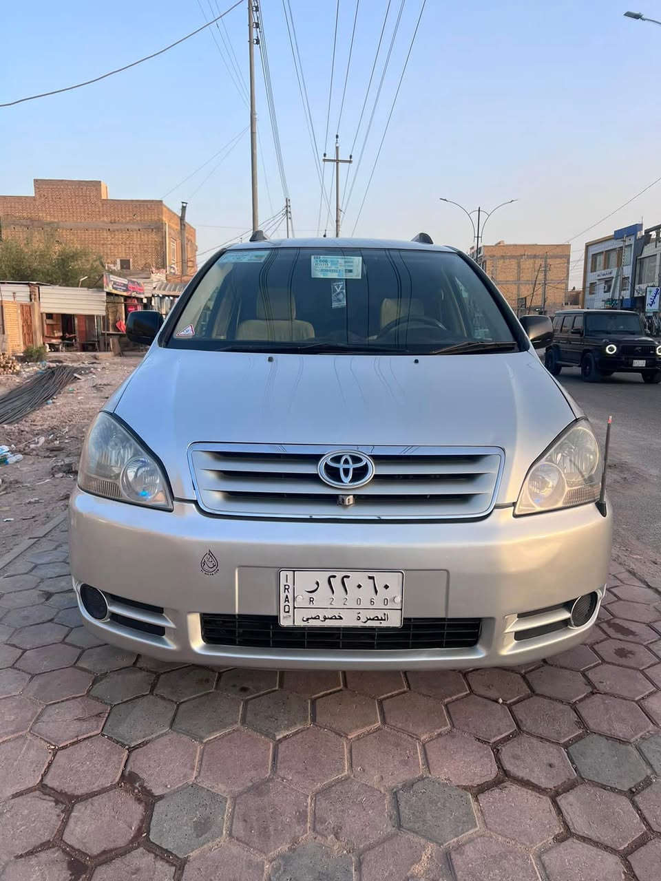 سلام عليكم ابصم موديل 2002 اصل مكفوله من الضربه وصبغ ماعده رشات بصيطه فقط كير محرك جديد كهربائيات كله شغاله مسجل شاشه تاب كامره خلفيه سنتر ريموت 
تبريد 3قطع 7راكب غرف جديده دواخل عسلي 
تخم تاير جديد ويلكب جديد ستيل لايت زنون 
سنويه 2027 مشروع وطني تحويل مباشر 
السعر 115 رقم ت ***********
