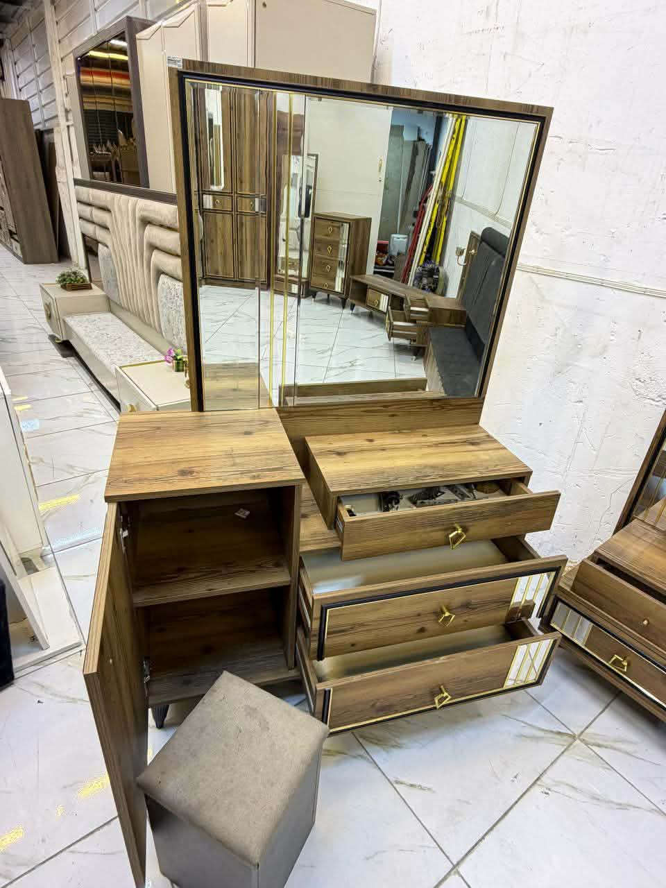 غُرفُهّ مستخدمه 
 ويا التوصيل والشد واصل
حجز والاستفسار واتساب فقط ***********
