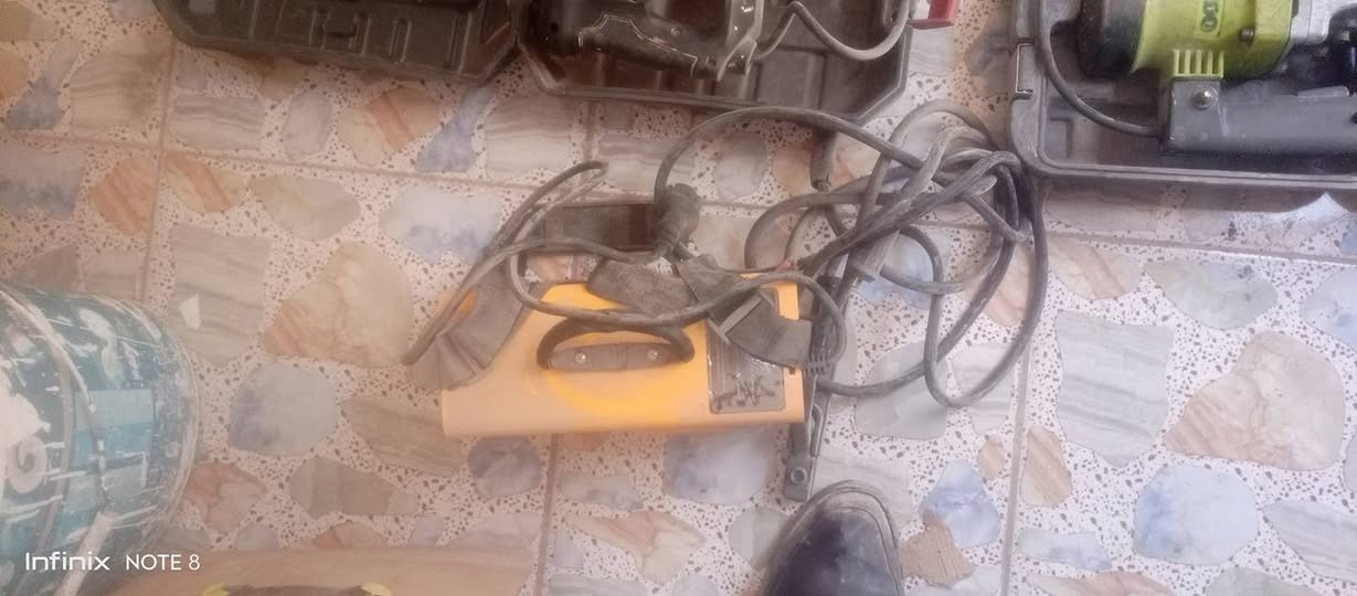 السلام عليكم دريلات قديمه للبيع بسعر مناسب اللي محتاجهن هذا رقمي ***********
