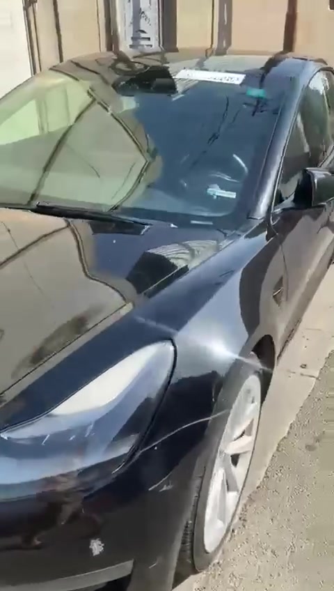 تيسلا 3 
موديل 2023 
تك ماطور 
حادثه مثل ماموضح 
بيه صبغ 4 قطع بدون دواخل 
لون اسود 
رقم بغداد 
السعر 145 وبيه مجال بسيط 
بيع فقط بدون مراوس 
استفسار اتصال ***********
