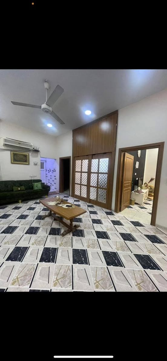 🏠دار زراعي ٢٠٠م🏠
 طابقين ه غرف نوم فول مغربي حديث طريق المعارض قرب شقق غاز الشمال.. موقع  مميز 💎
مكتب البركات للعقار 📞
***********
***********
