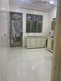 الدار البيع المساحه ١٠٠ متر مربع الواجهه ٧والنزال ١٥ المنطقه السريدات ...