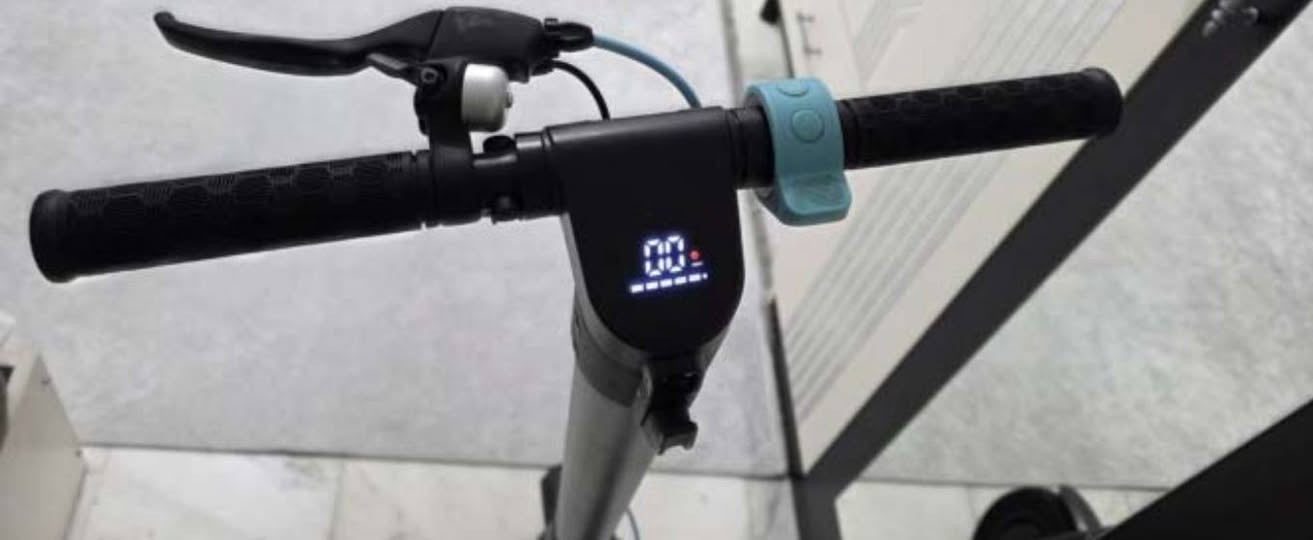 سلام عليكم
سكوتر من شركة ماستر
سرعة٣٨
يتحمل وزن١٢٠
الشحنه الوحده تمشي اكثر من١٠كيلو حقيقي
مكاني بصره 
سعر١٥٠


**إذا كنت صاحب هذا الإعلان وتريد حذفه لأي سبب، رجاءا أرسل رسالة إلى الدعم الفني**