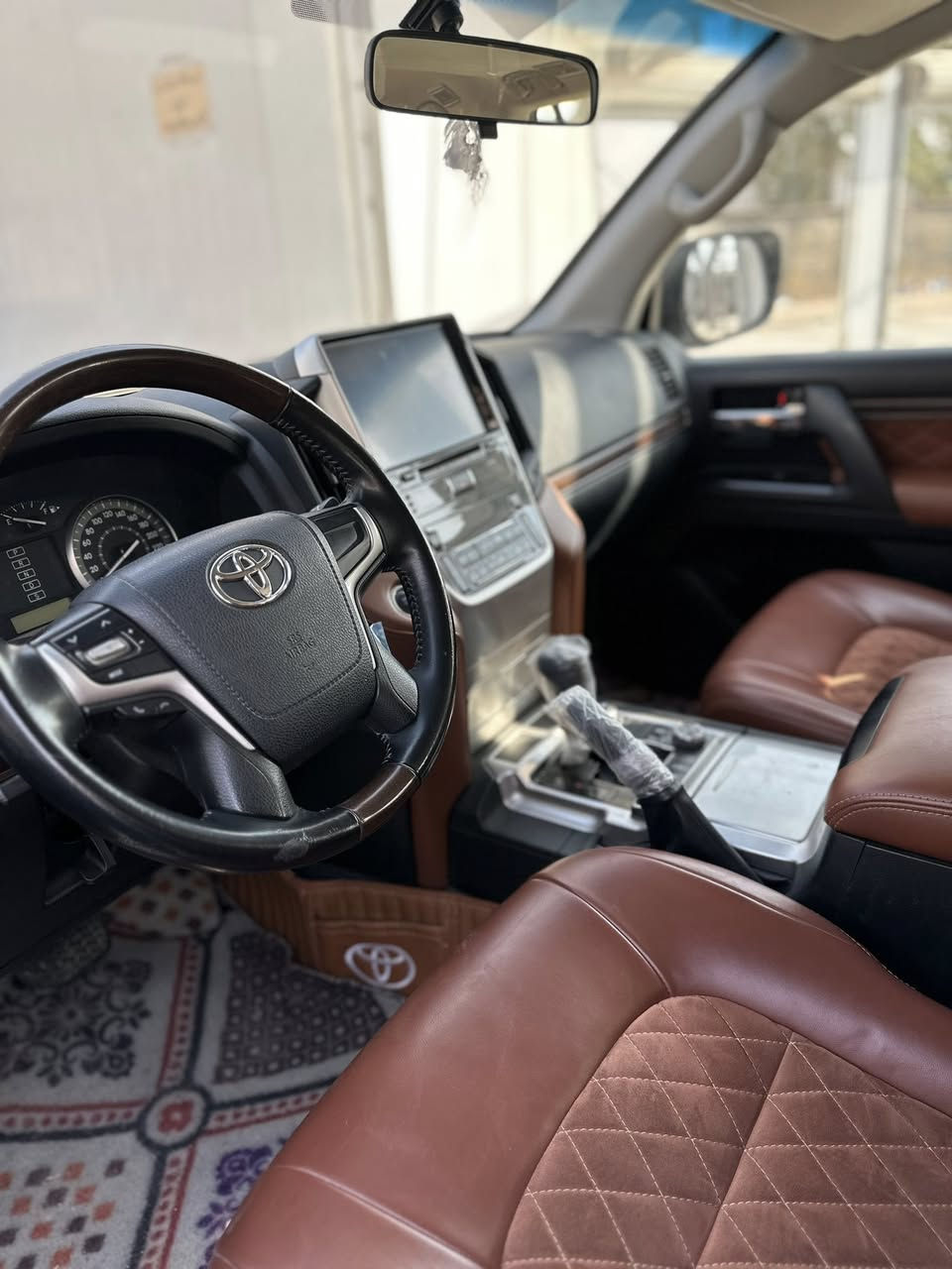 � للبيع لاندكروز GXR موديل 2020، شركات
المكينة 🔥 6 سلندر (4.0 لتر)
جير أوتوماتيك ⚙️
دفع رباعي (4×4) 💪
اللون الخارجي 🤍 أبيض لؤلؤي
الداخلية 🤎 جوزي فخم ونظيف

💺 المواصفات:
شاشة + كاميرا📸
فتحة سقف ☀️
تبريد امامي وخلفي منفصل🧊🔥
حساسات أمامي وخلفي ⚠️
دخول ذكي + تشغيل بصمة+تشغيل عن بعد 🔘
جنوط وكالة 18 إنج 🛞
نظام مانع انزلاق + دفلوك ⚙️

🚗 السيارة نظيفة كلش،، صيانة دورية، استعمال راقي.
السيارة ماشية(73495km) 

💰 السعر: (55000$)
📍 الموقع: (بغداد مدينة الصدر)
📞 للتواصل: (***********)
