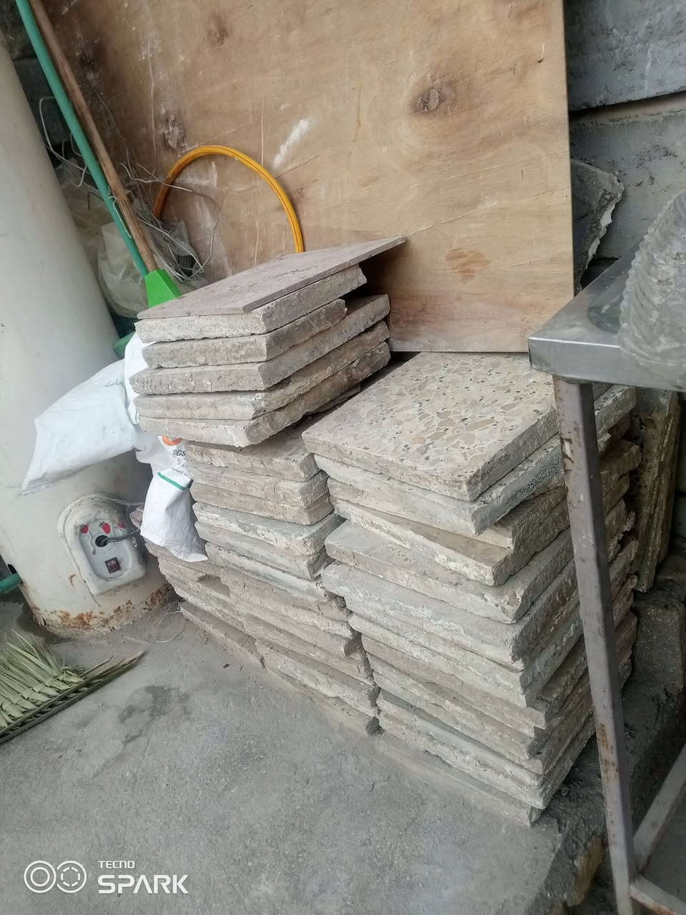 عندي كاشي مستخدم    للبيع السعر  كلهن ب25 كلهن   العدد قريب ال55  كاشيه  المكان علوة الفحل


**إذا كنت صاحب هذا الإعلان وتريد حذفه لأي سبب، رجاءا أرسل رسالة إلى الدعم الفني**