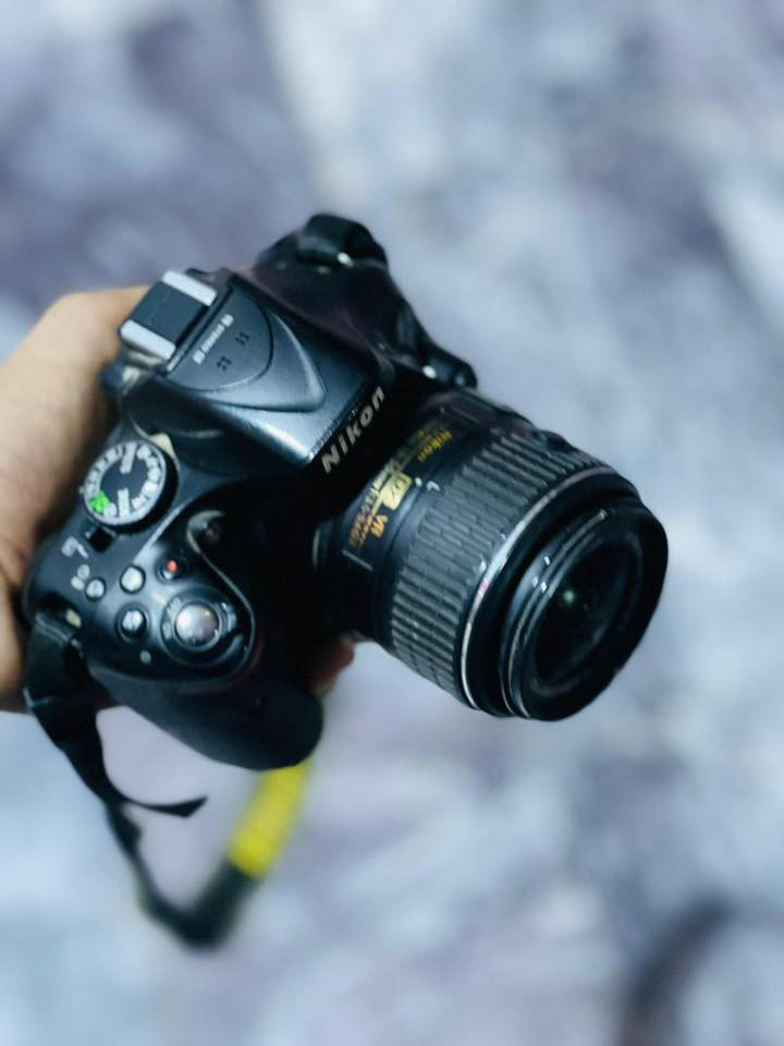 سلام عليكم
كامرة نيكون D5200 استعمال قليل 
السعر 350 بيها مجال قليل
*********** متوفر 24 ساعة
