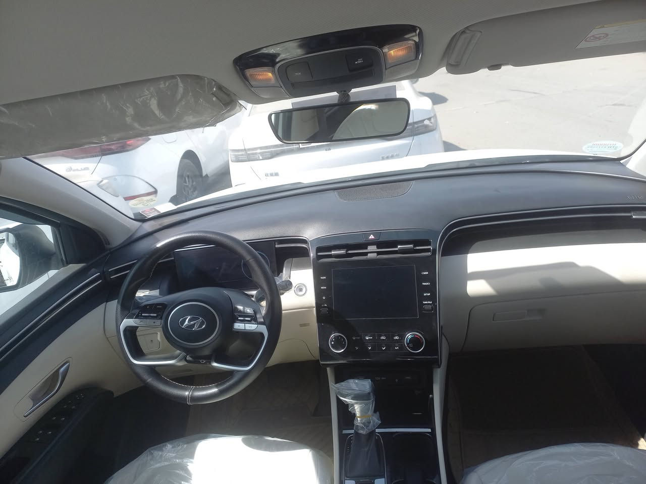 سلام عليكم اخوان هونداي توكسان موديل ٢٤ كفاله سياره جديده بصمه كشنات كهربائي ماشيه ٣٠ كيلو رقم بغداد بسمي سنويه لل ٢٩  اي استفسار اتصل على الرقم *********** مكان بغداد مدخل معارض البياع من جهة سيديه معرض حجي خالد سعرها ٢١٠ ورقه وبيها مجال بسيط اي استفسار اتصل موجود واتساب
