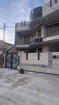 ثلاث دور للبيع شارع 80قرب بانزين خانه 
بناء منفصل 4غرف نوم شغل درجه اولى لاستفسار ***********
