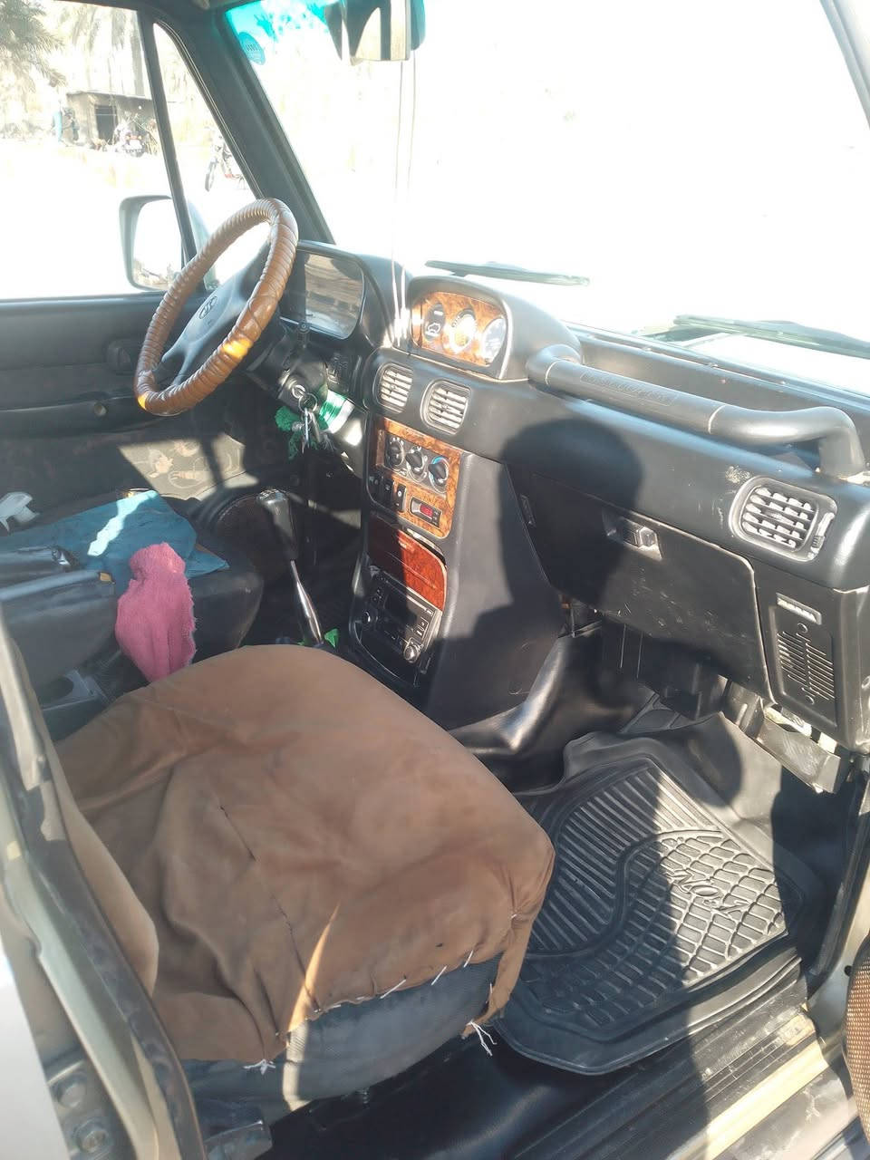 السلام عليكم كالوبر للبيع موديل الفين و2 مكينه خير من الله حداديه زينه كهربائيات  شغاله تايرات جدد السياره بسمي السعر 60 وبيها مجال 
الرقم ***********
