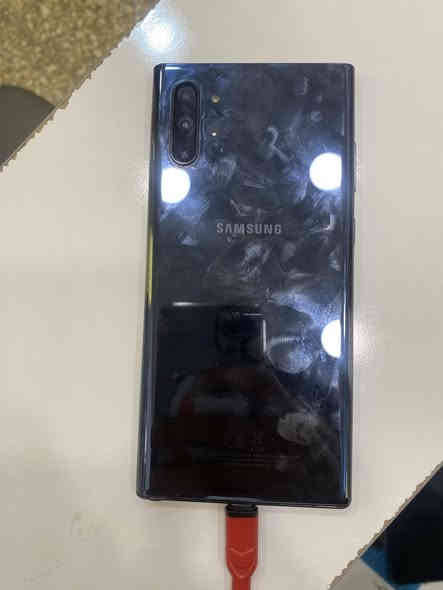 سامسونج نوت 10بلس
الجهاز كله شغال بس الجهاز متروك يعني الشاشة ترمش والرمز ناسينة لان متروك السعر60الف وبي مجال  عنواني الكمالية شارع الأصفر  للاستفسار ***********
