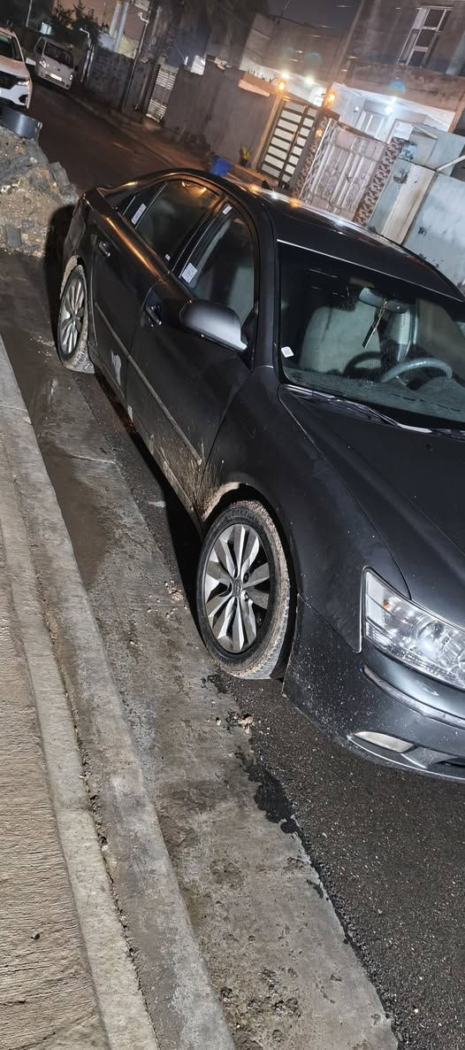 سوناتا موديل 2009 وارد امريكي ضررها جاملغ وبنيد بدون دواخل لغود وشواصي وتكم مكفولات  مصبوغه عام جماليه مكينه 6بيه خانه واكفه رقم بغداد انكليزي  ب اسمي صدره ٦٠٪ فتحه داخل جلد كشن كهرباء
السعر 90وبيه مجال 
للاستفسار/***********
