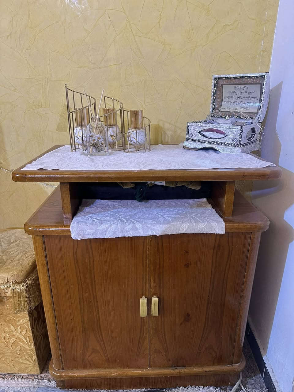 السلام عليكم
غرفة نجارة خشب ثقيل تفصال خاص عالطلب مو جاهز للبيع قوة ومتانة وخشب ثقيل ومساحة خزنية واسعة نظيفة خالية من الضرر
البصرة الاربع شوارع 
للاستفسار ***********
