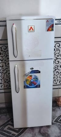 ثلاجه للبيع سعر 125 بيه مجال قليل للتواصل واتساب 07869832437