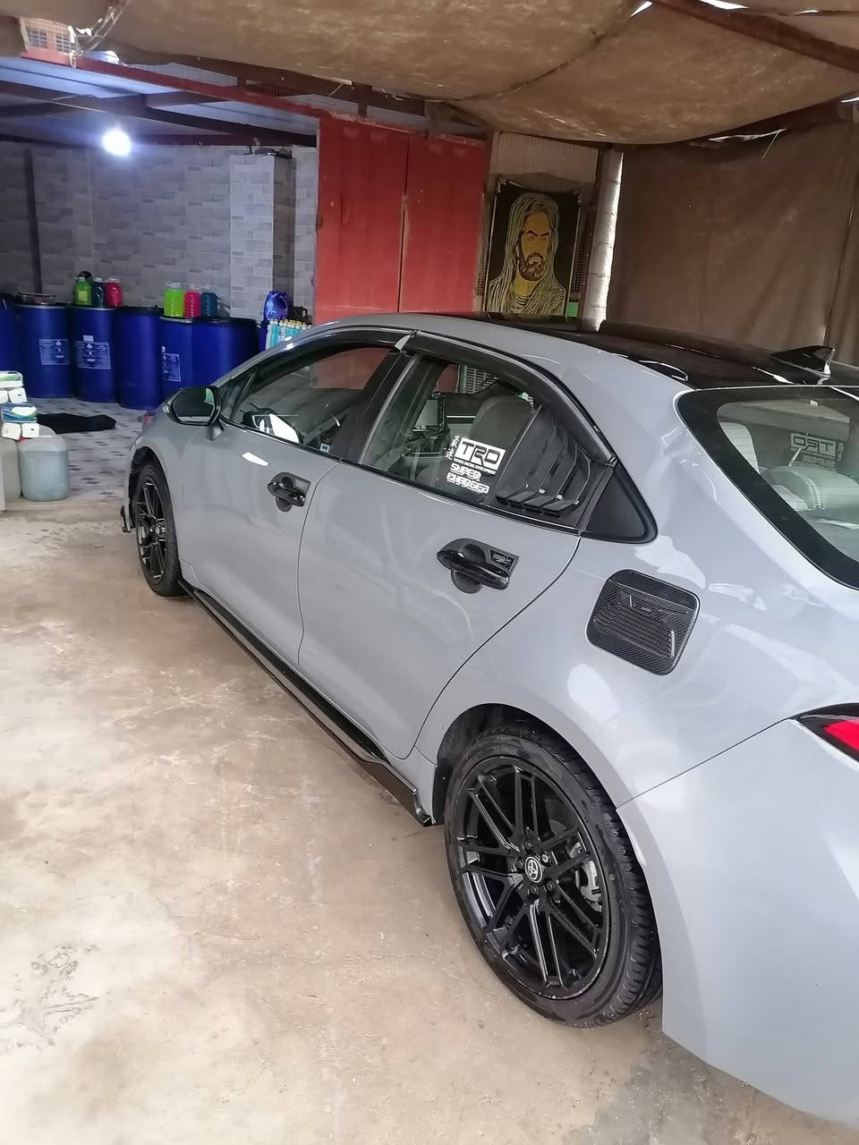 السلام عليكم كورلا Apex سبورت موديل 22 رقم أربيل بإسم كردي تحويل وكاله حاضرماشيه 38 ميل لون سمنتي مميز قماره سوده بلادي  سستم بلادي ماروني ويل كب رياضي اسود ابلادي مكينه 2000 جديده كير 10 نمرجديد سياره كلش جديده ومميزه فول مواصفات عدا الفتحه حادثها قبق جنطه وجاملغ خلفي بدون ارباك  وبيها بابتين كلير من امريكا رايدها 155 وبيها مجال مكاني كربلاء الحسينيه رقم موبايلي ***********
