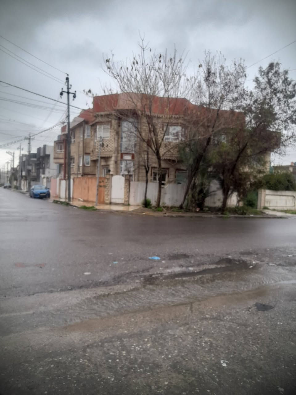 دار للايجار ركن يقع على شارعين شارع ٢٠ شلاوي مساحه الدار ١٥٠م طابقين يحتوي على ٤غرف نوم وهولين ومطبخ وصحيات يصلح ايكون شركة أو مكاتب 
للإستفسار الاتصال على الأرقام ***********
***********
ابو سيف او مراجعة مكتب ابو شهاب احمد غانم المختار حي الحدباء نهاية سايدين المضخة مقابل مجمع شقق الحدباء وقت الاتصال من الساعه العاشره صباحا إلى العاشره مسآء وشكرا
