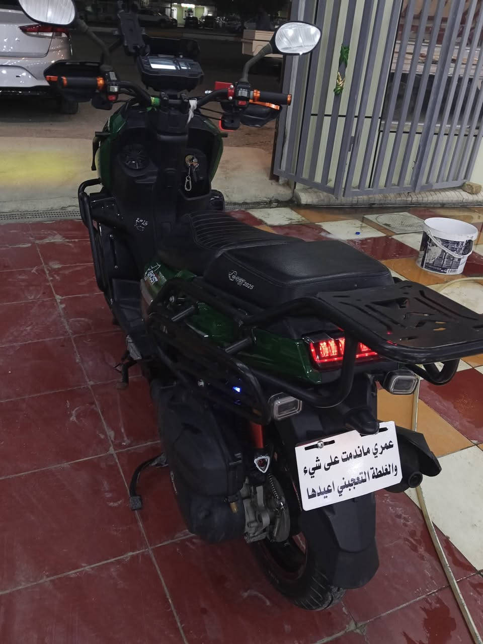 *🔥 للبيع دراجة اباتشي صيني Ghost 🔥*

*السعر: 750 ألف دينار - بي مجال بسيط للشراي*  
*الحالة: مستخدم قليل، نظيفة 100% وماكو عطل*  
*اللون: زيتي أخضر مميز*  
*المكان: بابل ، *

*المواصفات:*
- لايتات ليد أمامية دبل + حلقات زينة تشتغل
- لايت سفلي أصفر قوي
- حمالات حديد أمامي وخلفي + حافظات جانبية
- حامل موبايل راكب وجاهز
- موديل 2025حديث ومحرك مرتاح
*الدراجة جاهزة، تشغيل وتمشي. لا تحتاج صيانة*
*للاستفسار والحجز: ************  
*الصور حقيقية عالطبيعة*

الشراي الجاد يجي يشوف ويجرب بنفسه
مكلف بالنشر
