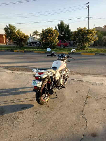 السلام عليكم دراجه للبيع الموديل 25 شهر الواحد محرك 200 كفاله عامه من قشر من مكينه طيت/السعر 1600 وبيها مجال (***********//يا ولد ملاحظه اللي عنده ستوته نظيفه الراوس انا وياه
